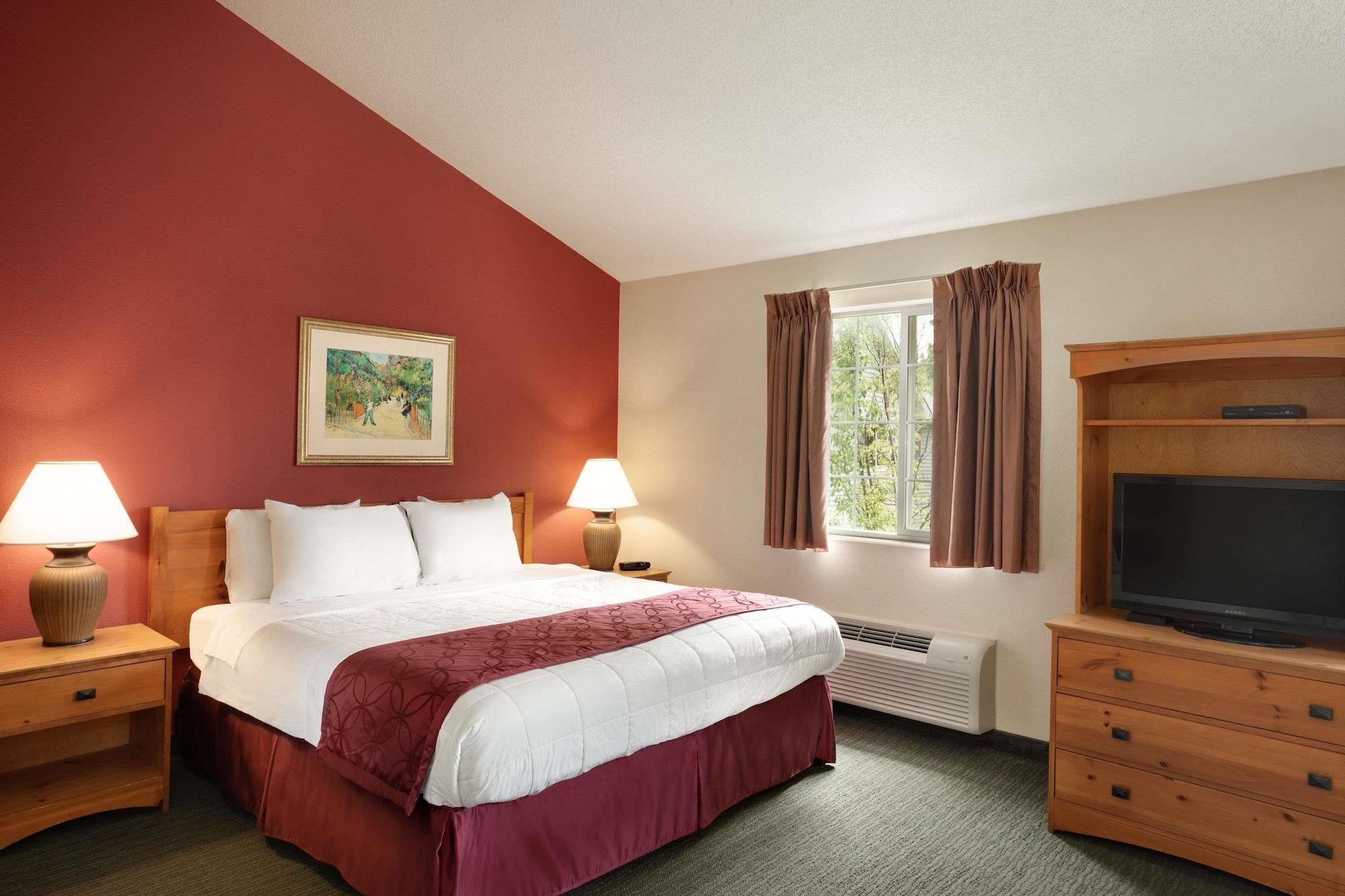 Baymont By Wyndham Wichita East Hotel Exterior photo