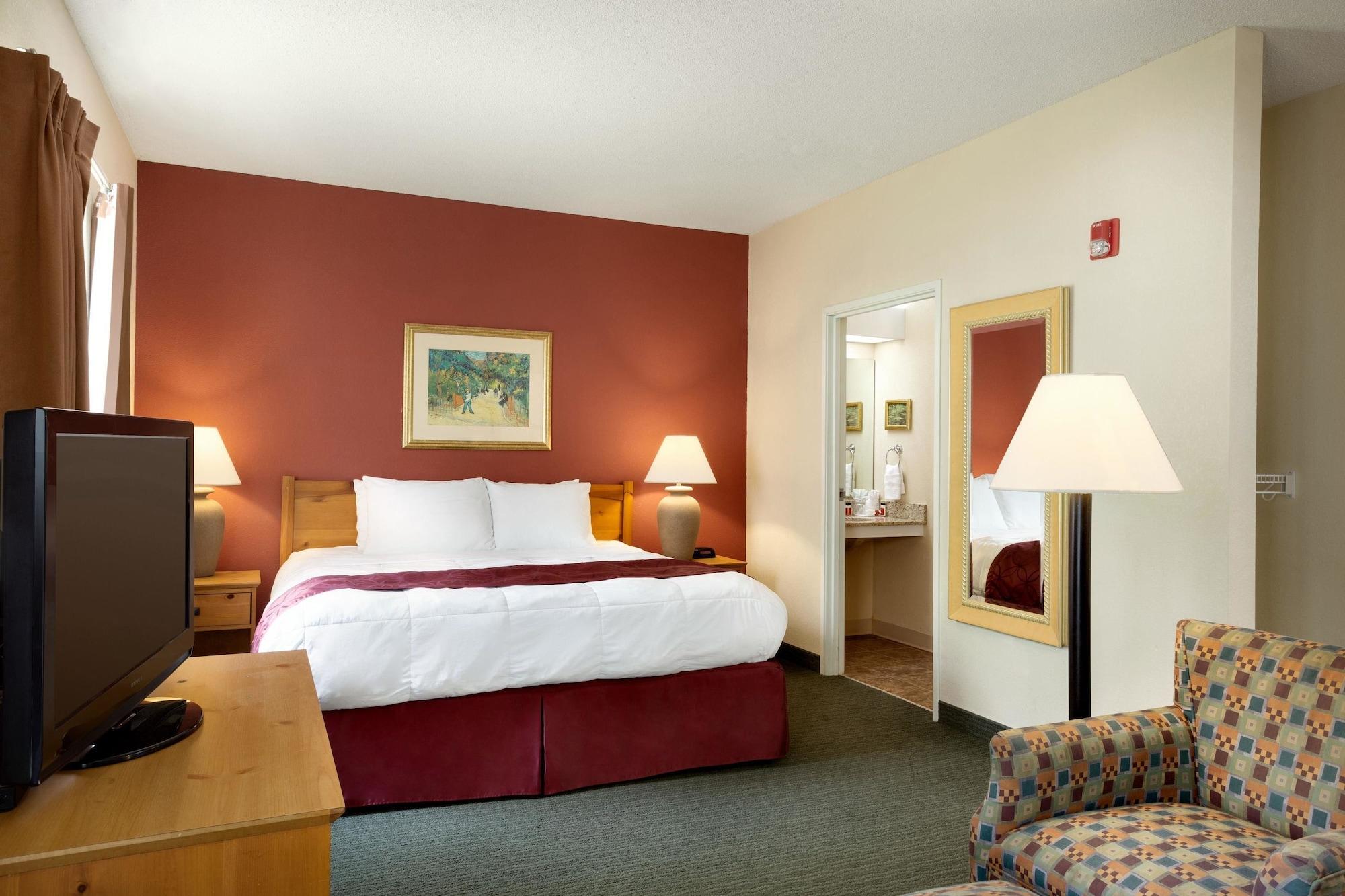 Baymont By Wyndham Wichita East Hotel Exterior photo