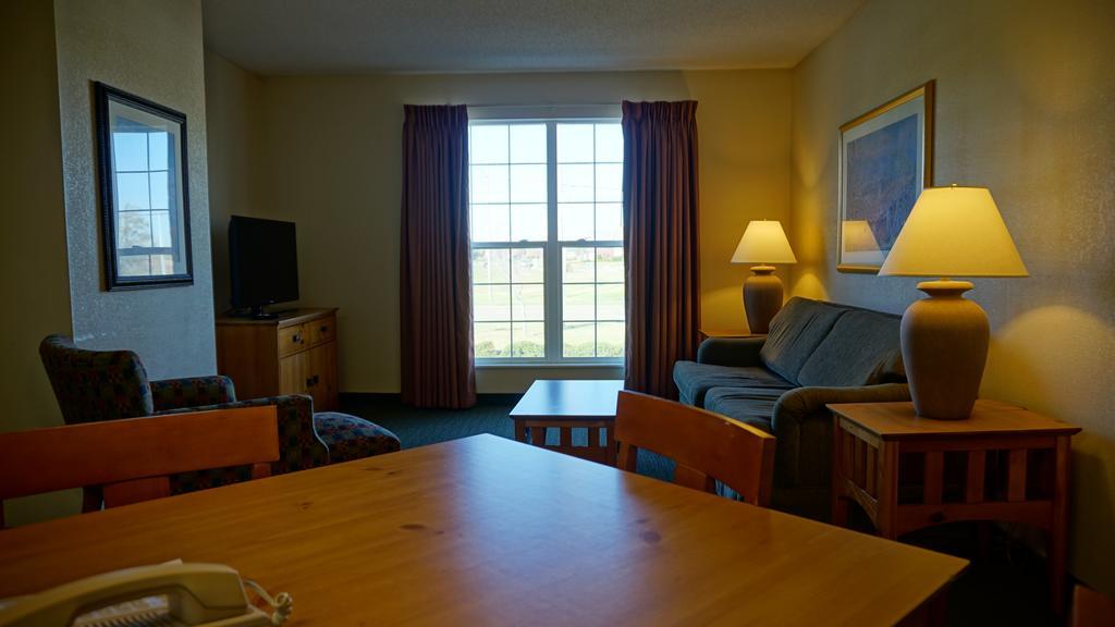 Baymont By Wyndham Wichita East Hotel Exterior photo