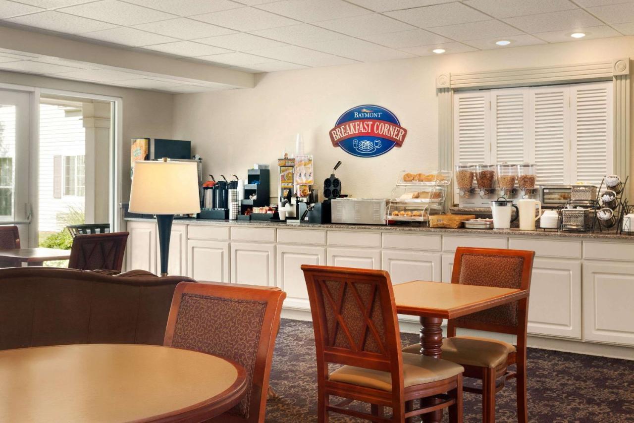 Baymont By Wyndham Wichita East Hotel Exterior photo
